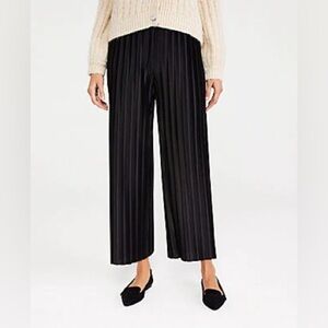 NWOT- Ann Taylor pleated wide leg pull on pants black Size 12